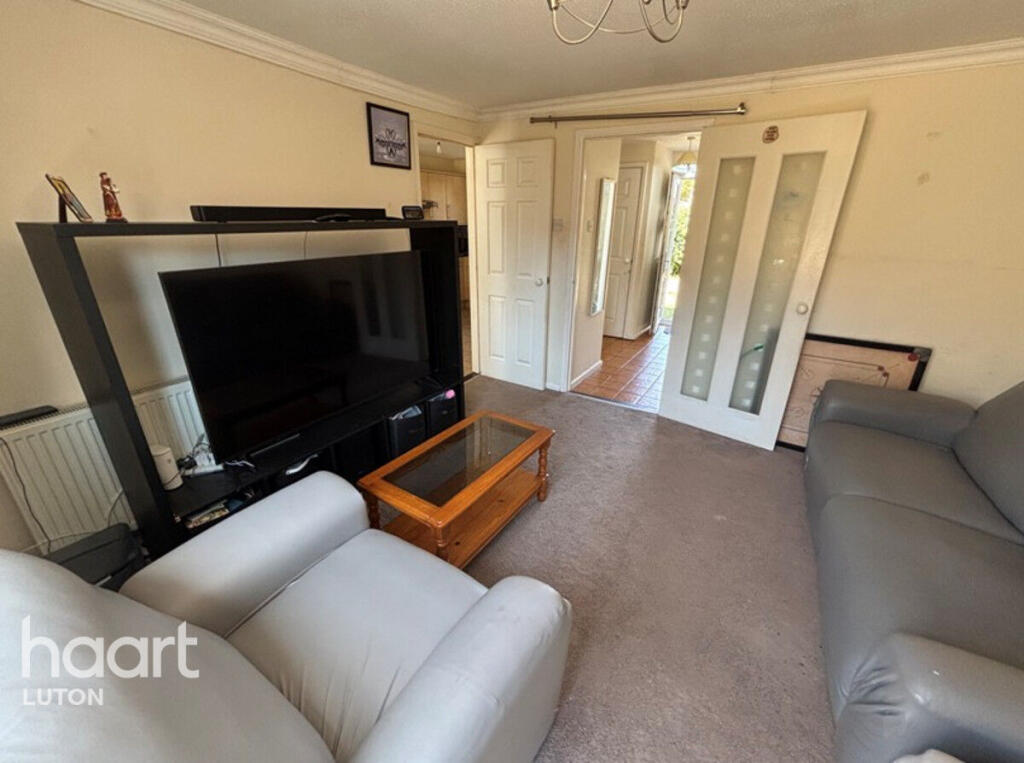 House in Luton - View 2