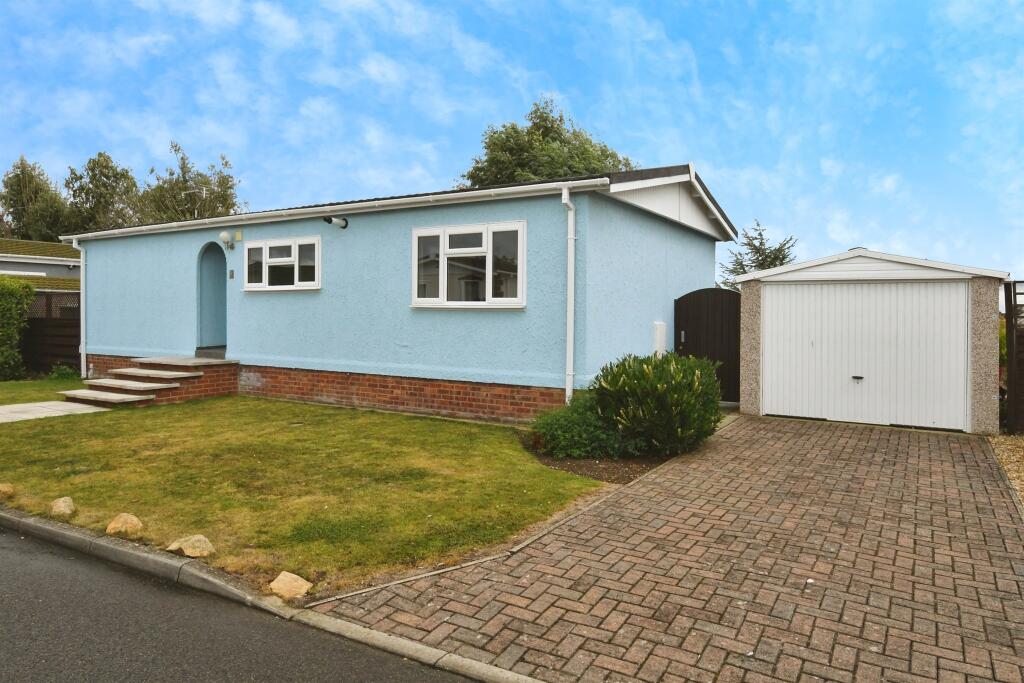 2-bed caravan on Marina View, Dogdyke, Lincoln, £129,000