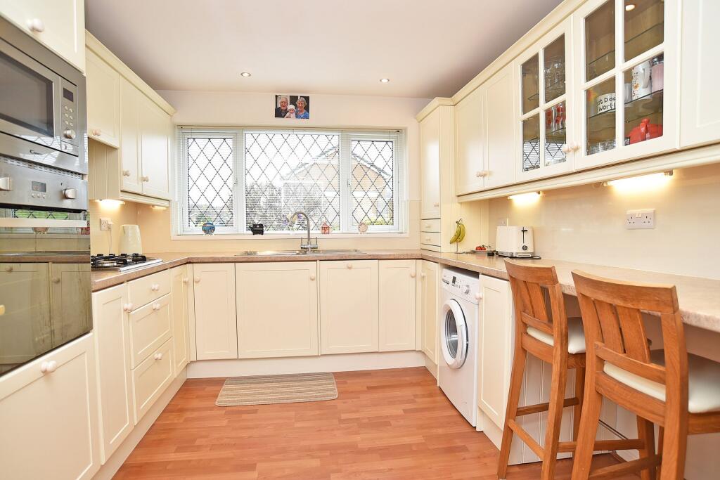 Stonebeck Avenue, Harrogate, HG1 photo 4