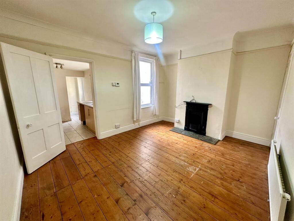 House in Gloucester - View 4