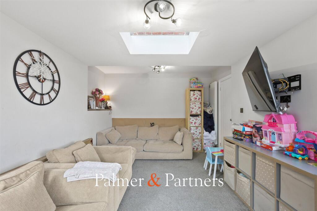 De Burgh Road, Lexden, Colchester, Essex, CO3 photo 3