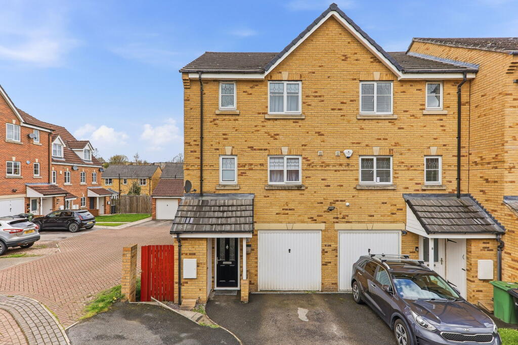 4-bed house on Whyment Close, Churwell, Morley, Leeds LS27, £280,000