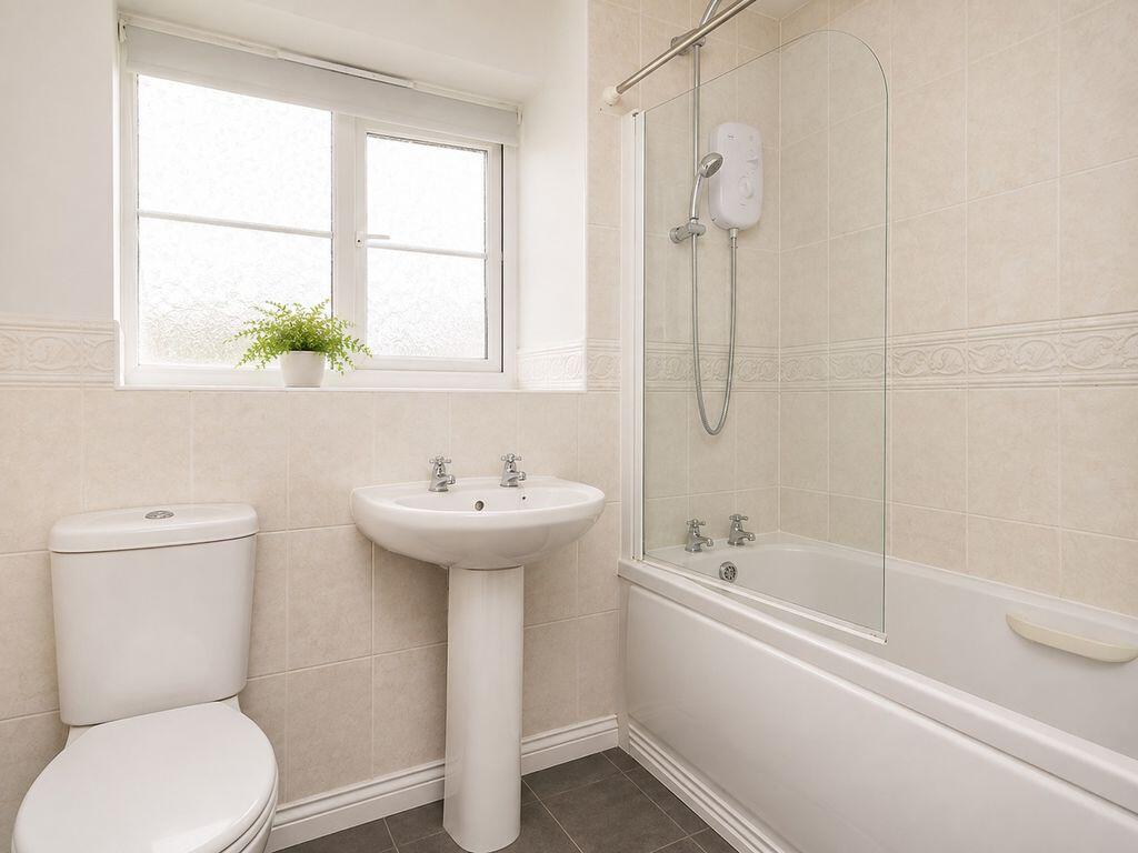 Apartment in Sandwell, Latimer Square, Brades Vilage - View 4