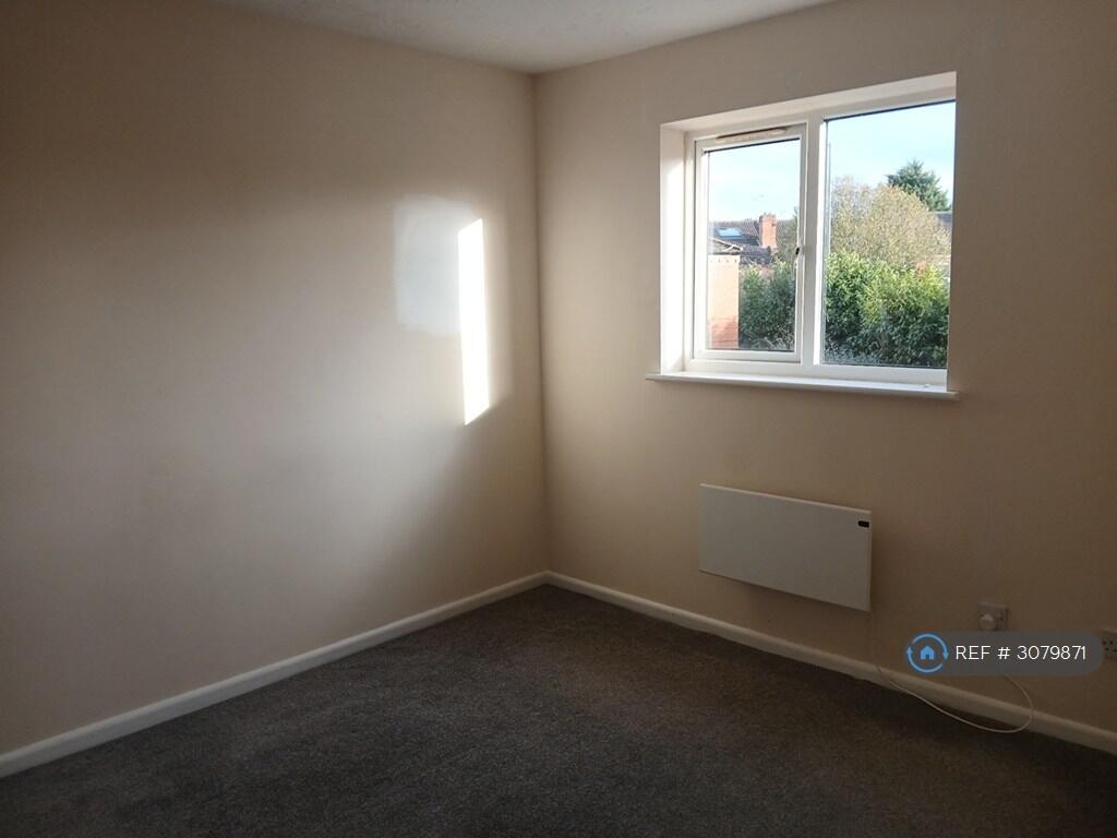 Apartment in Worcester, Worcestershire - View 2