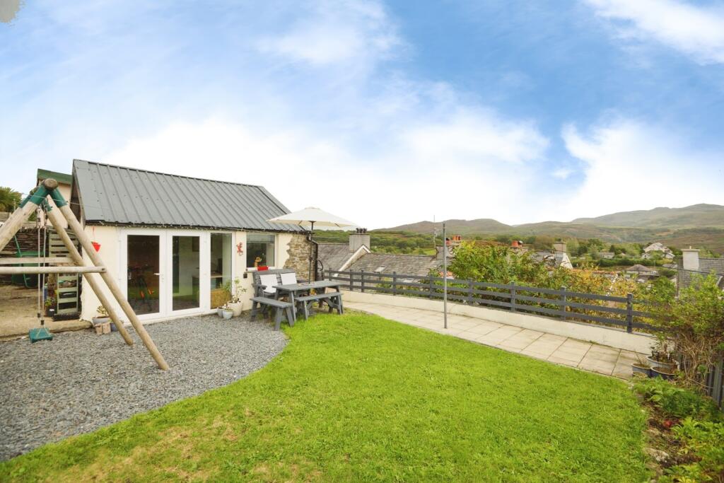 House in Llandudno, Penrhyndeudraeth - More