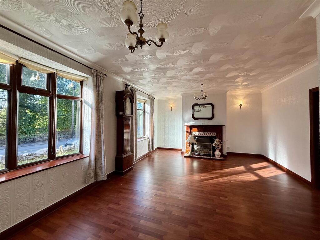 House in Aberdulais, Caewern, Blaenhonddan - More