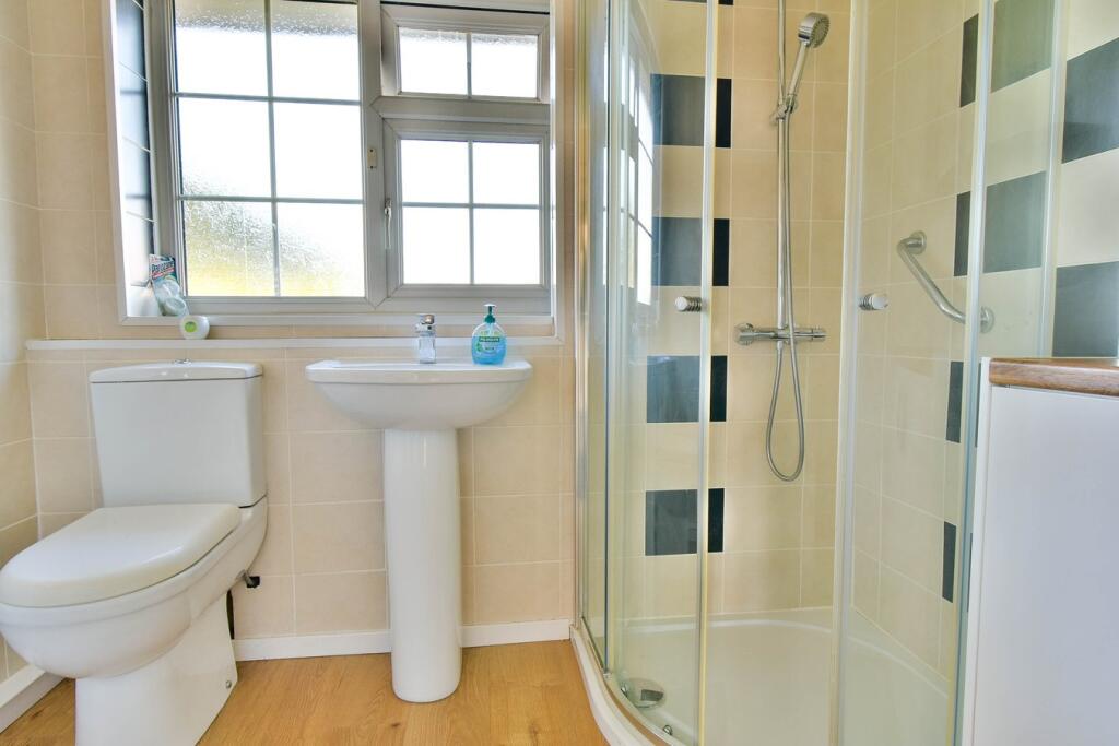 Links Drive, Bexhill-on-Sea, TN40 photo 4