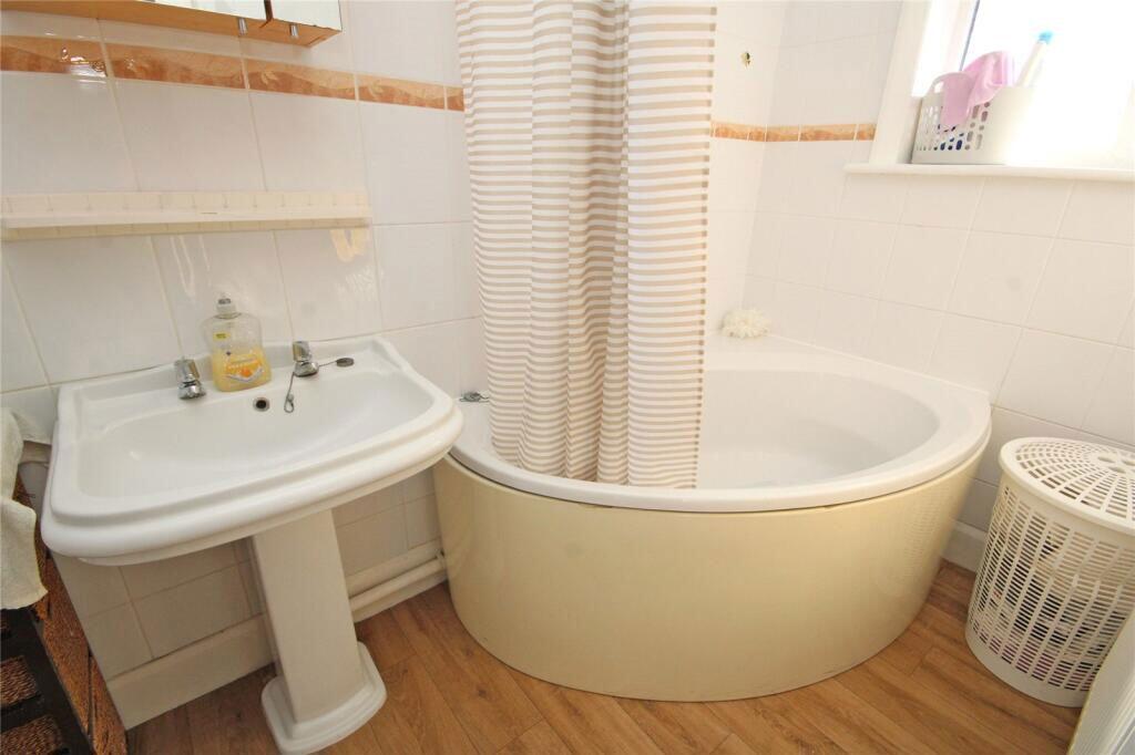 Apartment in Highcliffe, Walkford - View 5
