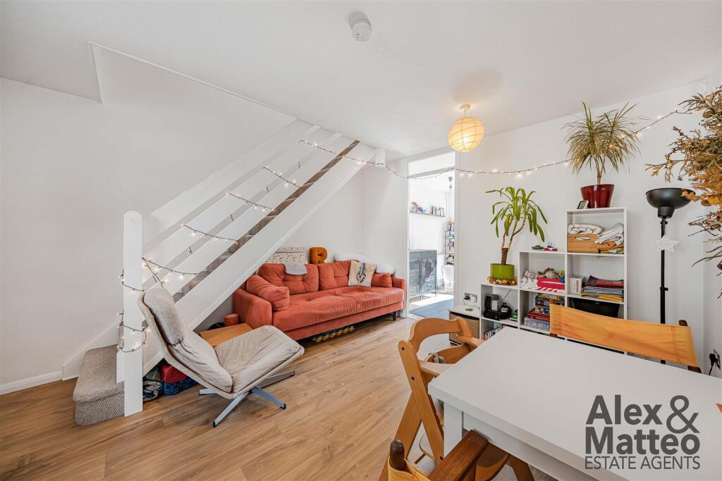 House in London - View 2