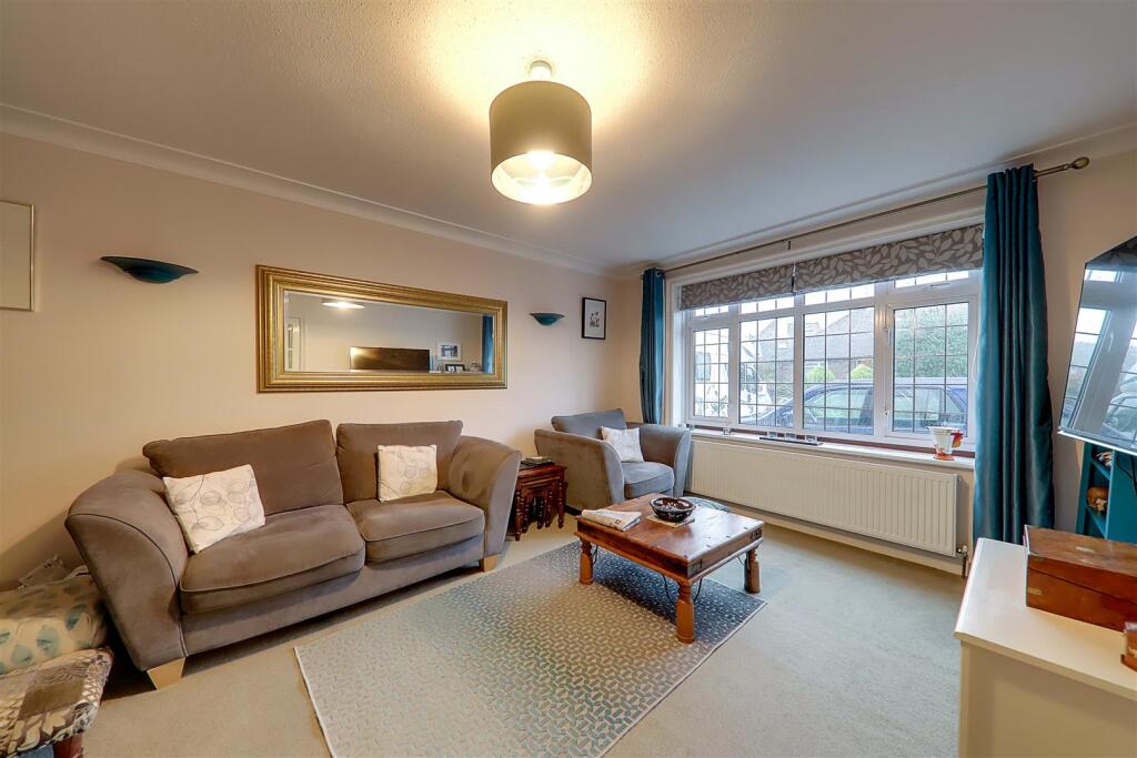 Hillside Avenue, Offington, Worthing photo 4
