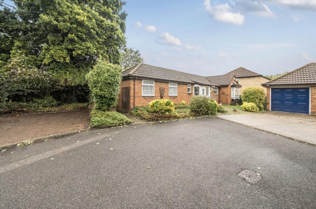 2-bed detached on Vanguard Close, Kempston, Bedford, £325,000
