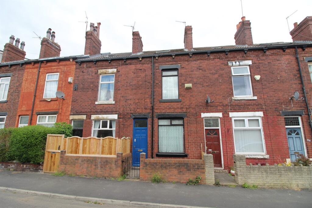 4-bed terraced on Highfield Road, Bramley, £125,000