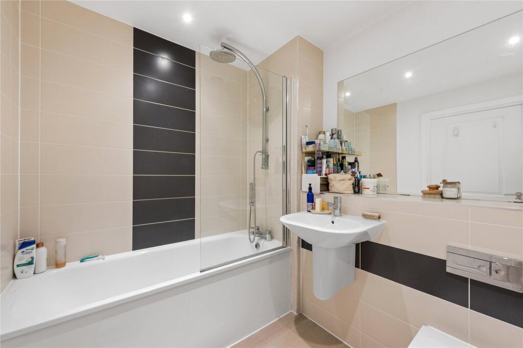 Main image of property: Egret Heights, Waterside Way, London, N17