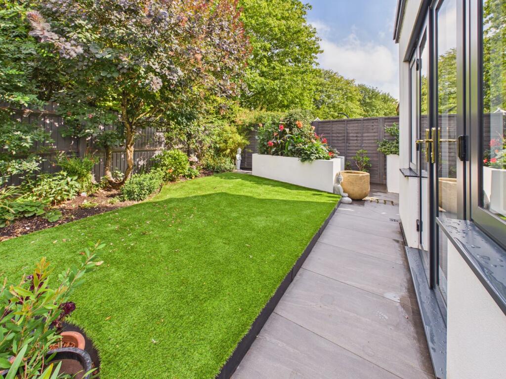 House in North Hertfordshire, Hertfordshire - View 4