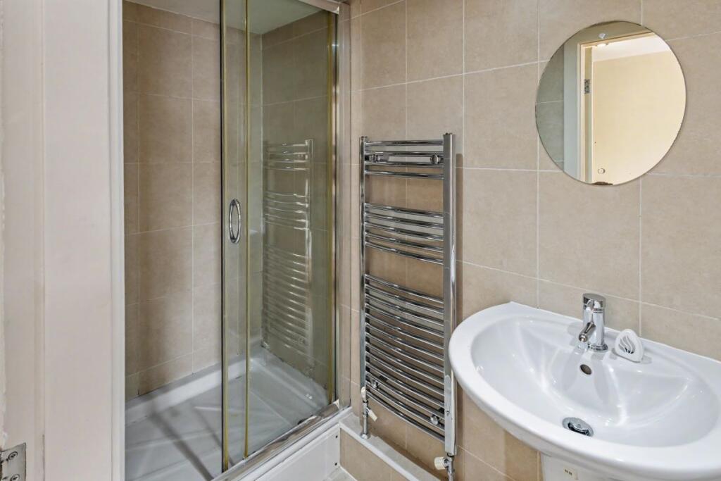 Apartment in Wakefield - View 4