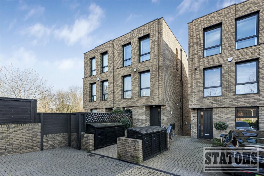 Main image of property: Lion Yard, High Barnet, Barnet, EN5