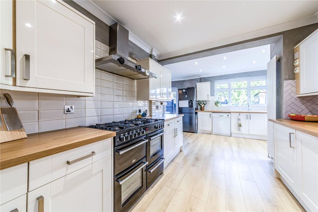 Tewkesbury Close, Byfleet, West Byfleet, Surrey, KT14 photo 2