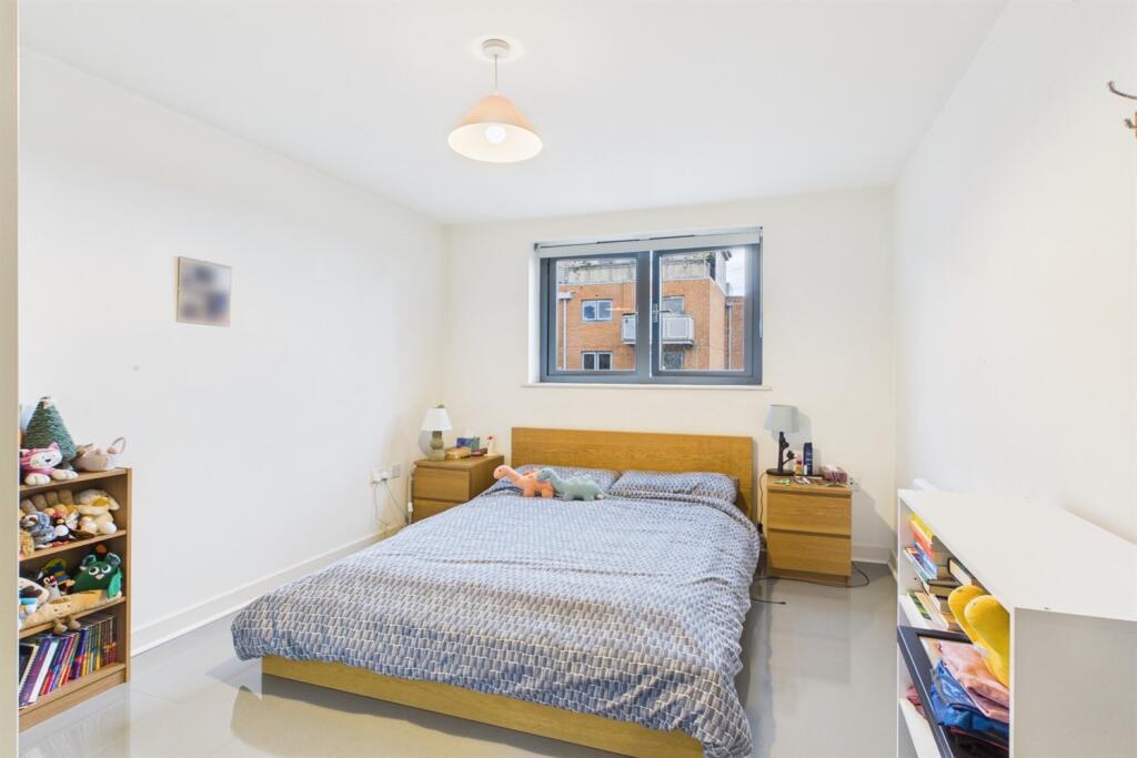 Apartment in London - More