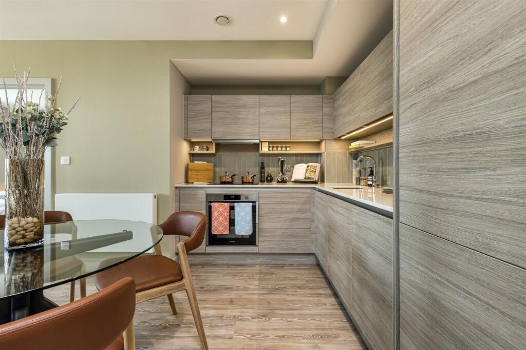 Apartment in Wembley, London Borough of Brent - View 4