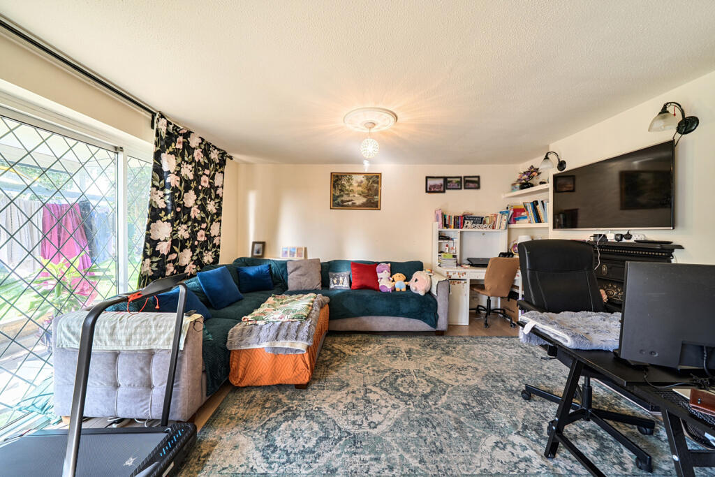 Brickett Close, Ruislip photo 4