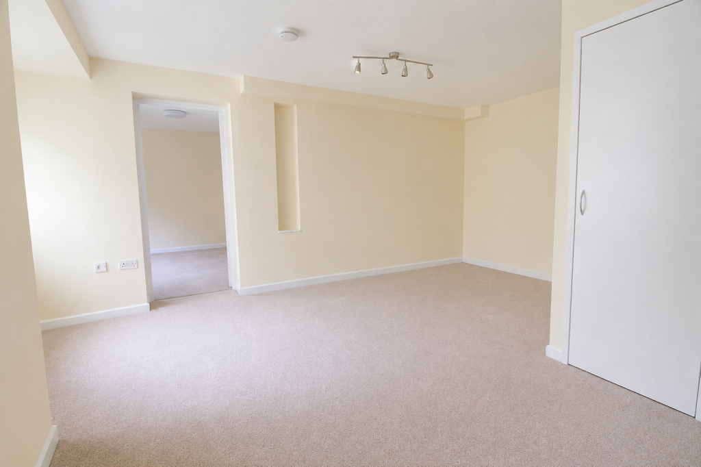 Hartsbourne Road, Reading, RG6 - View 2