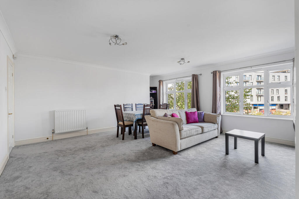Apartment in Woking, Surrey - More