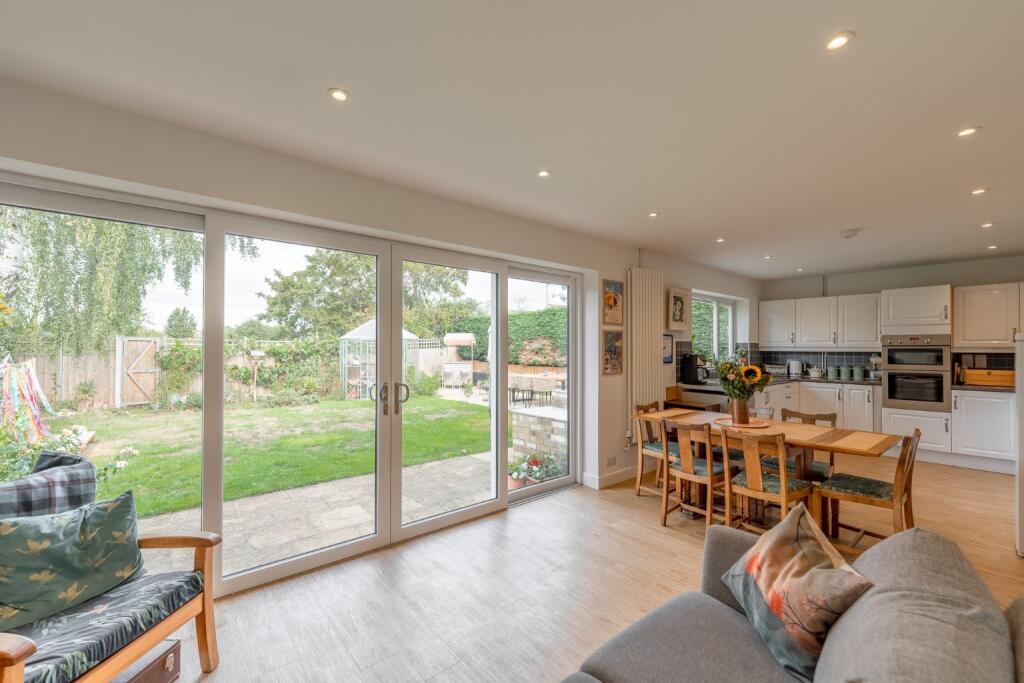 Squires Close, Somersham, Huntingdon, Cambridgeshire, PE28 3HT photo 2