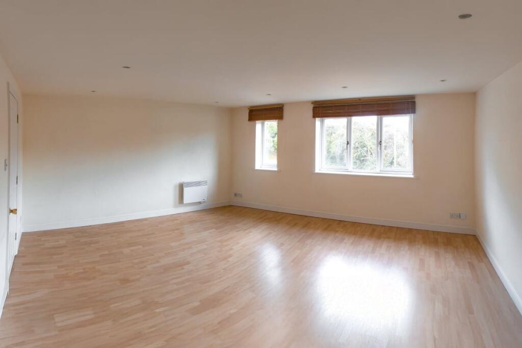 Apartment in Waverley, Haslemere - View 4