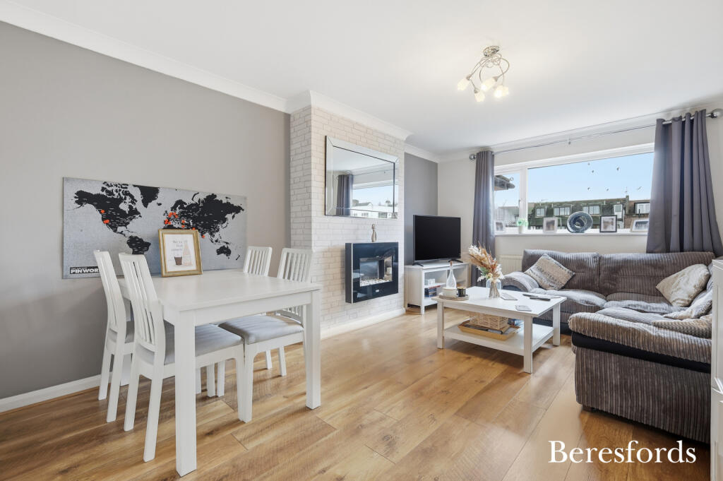 Hunter Avenue, Shenfield, CM15 photo 4