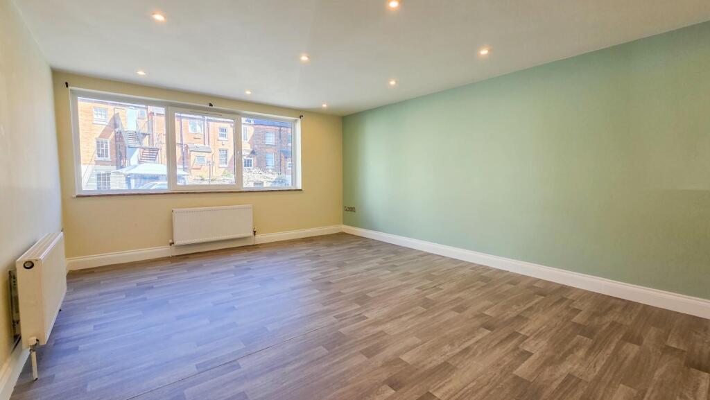 Apartment in Northampton, Semilong - More