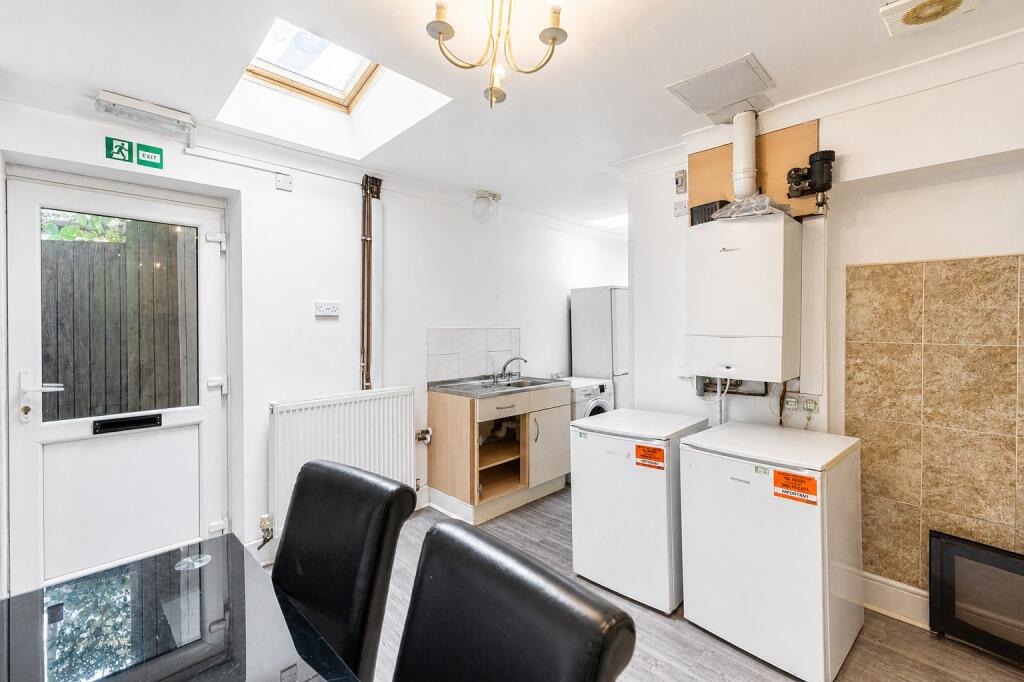 6 bedroom house for rent