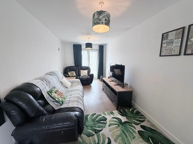 Apartment in Birmingham, Perry Park View, Perry Barr - View 5