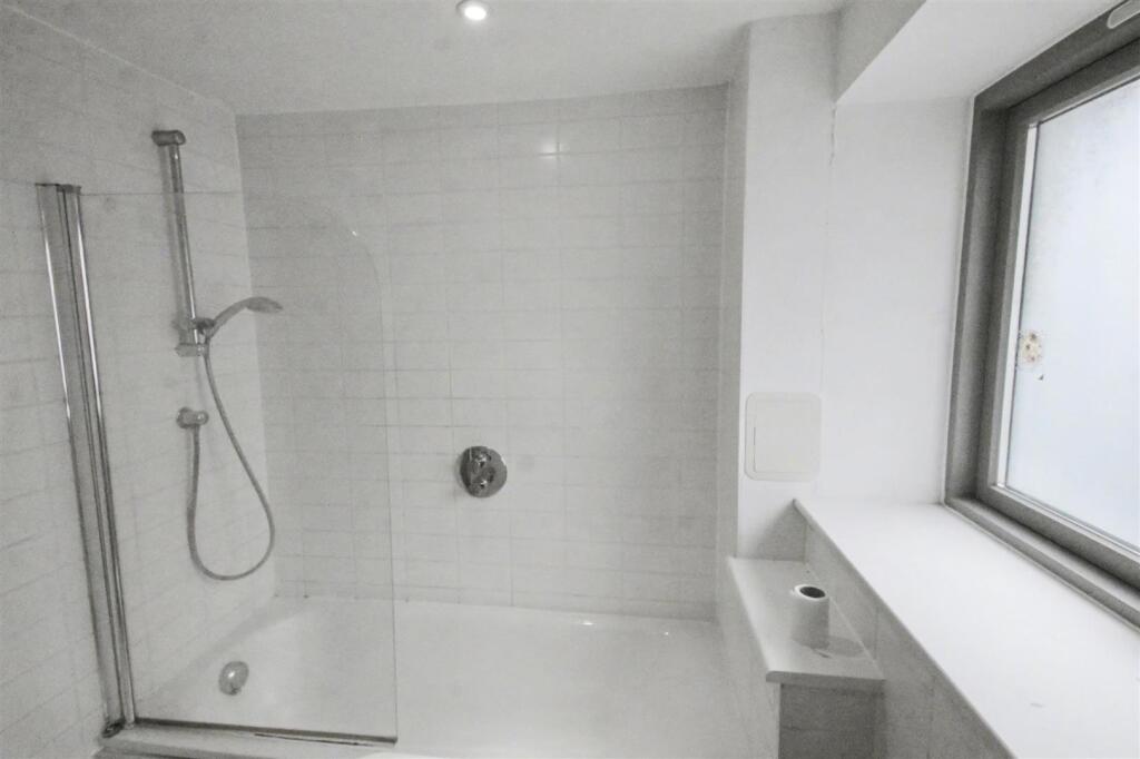 Apartment in Bedford, Castle - More