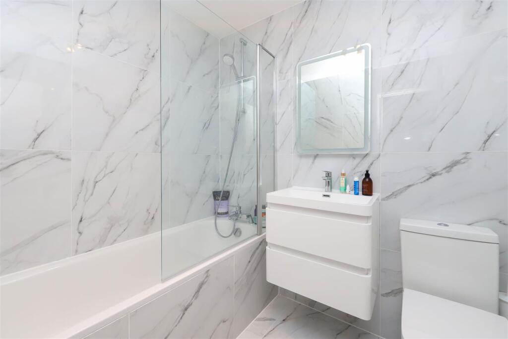 Apartment in London, Pinner - More