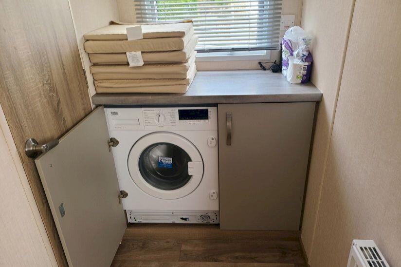 Carnaby Oakdale Centre Lounge 2021, Waveney Valley Lakes, Wortwell, Norfolk, IP20 0EJ - View 5