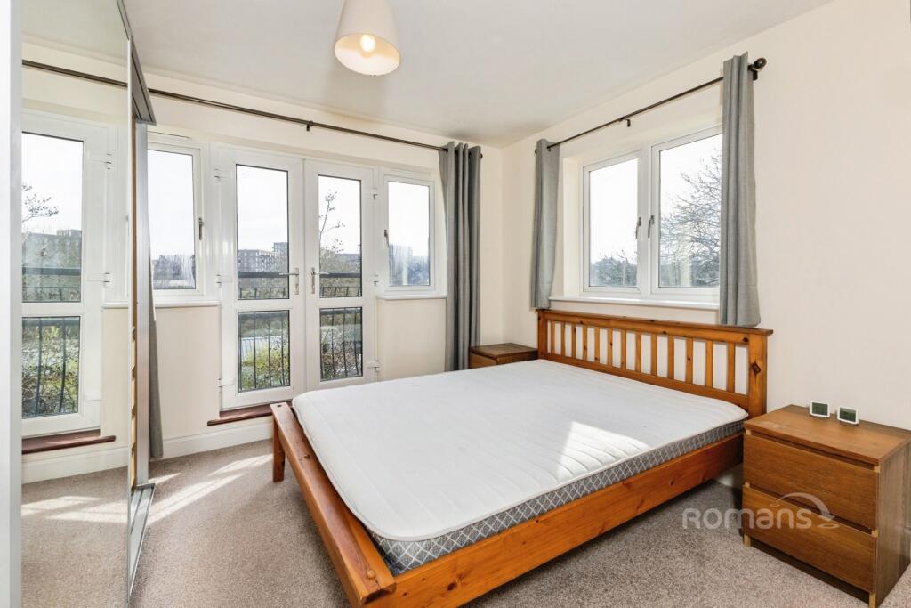 Apartment in Reading, Newtown - More