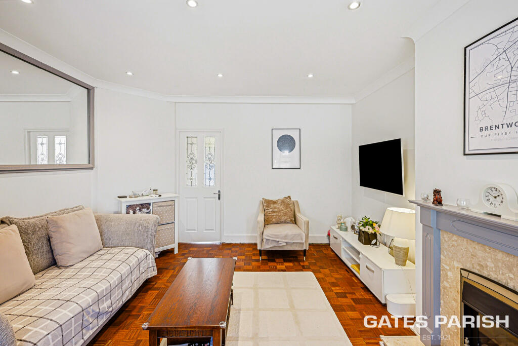 House in Romford - More