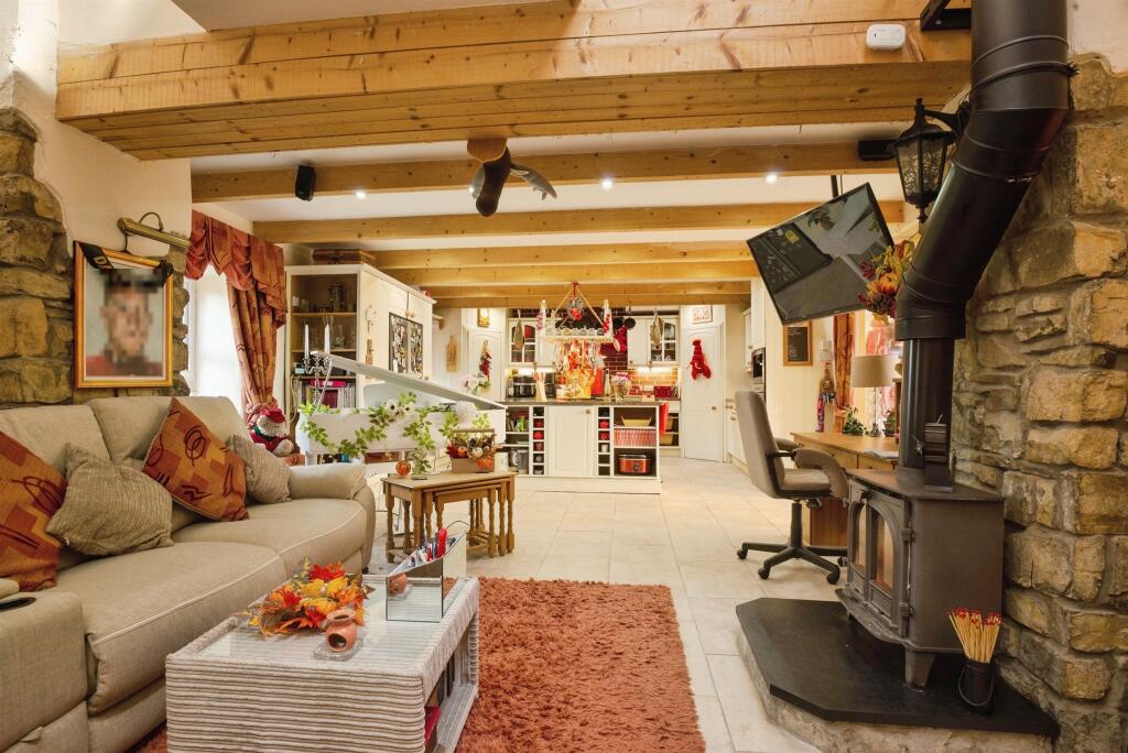 Green Dragon Cottage, Llancadle - View 4