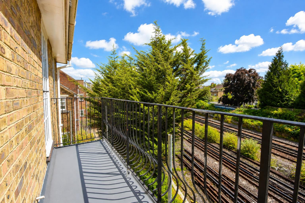 Apartment in Twickenham - View 4