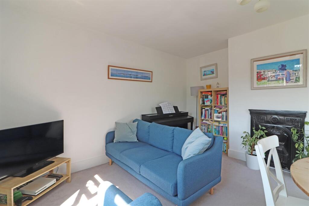 Apartment in Redhill, Reffles Bridge, Earlswood - View 4