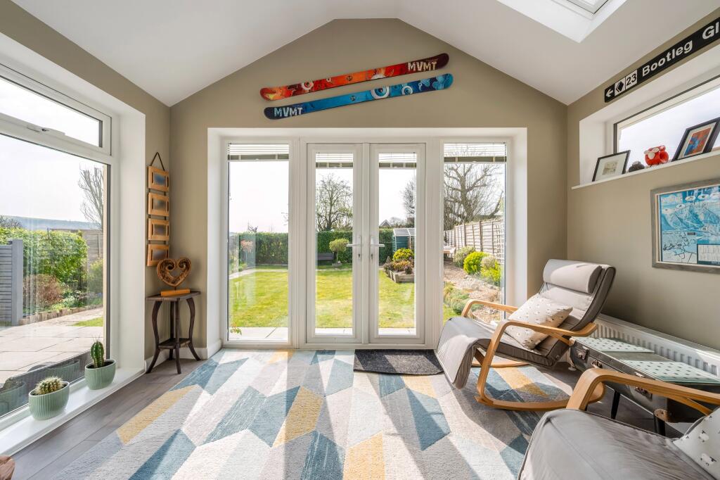 White Beam Rise, Clanfield - View 3