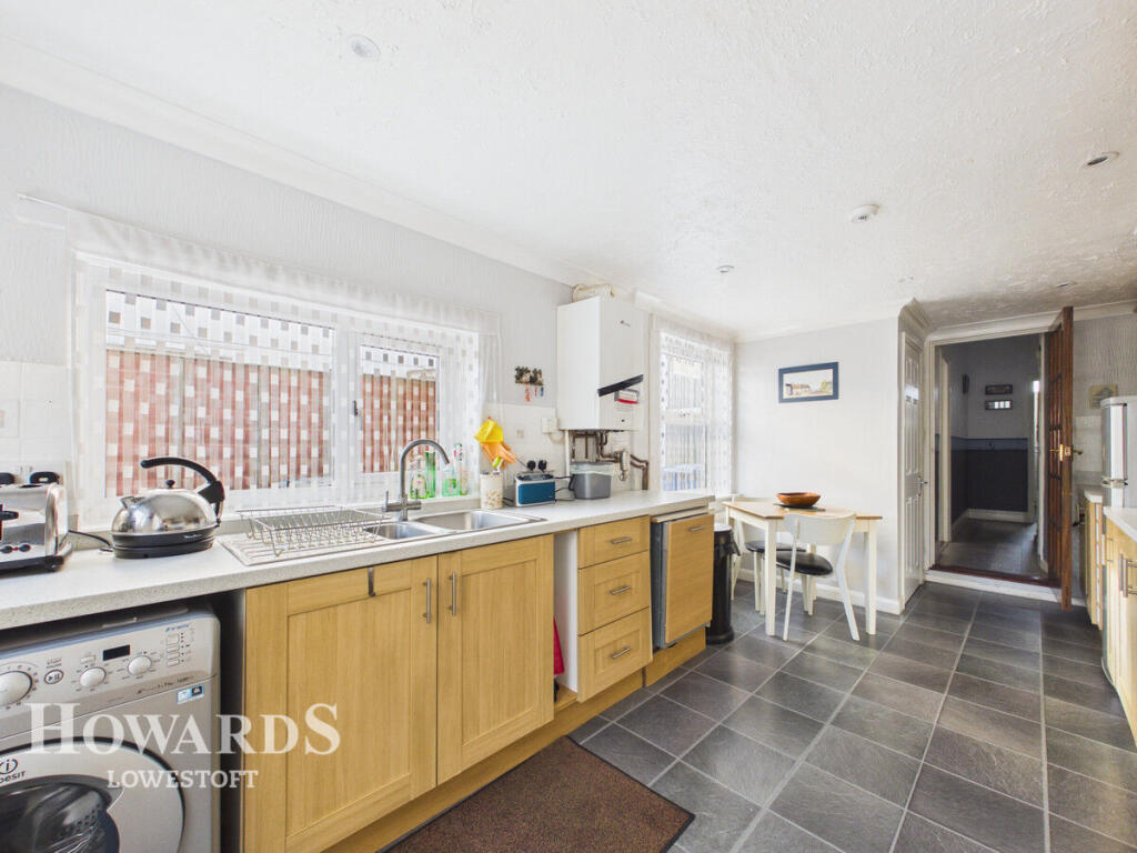 House in East Suffolk, Kirkley, Lowestoft - More