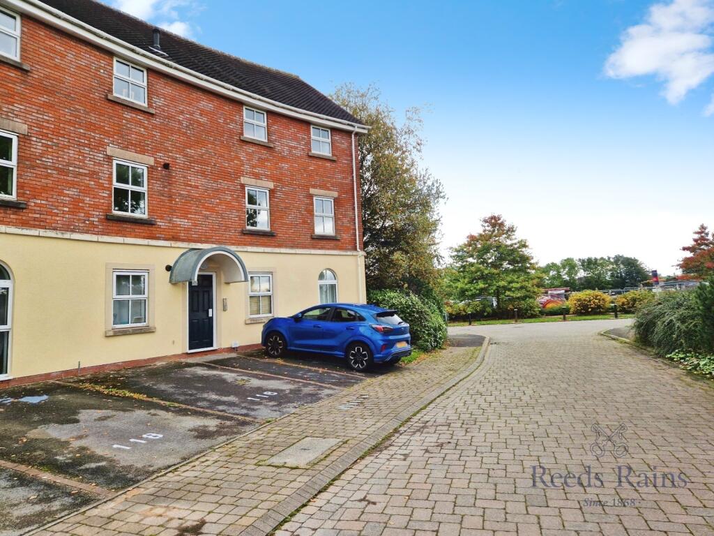 2-bed flat on Holland House Road, Walton-le-Dale, Preston, Lancashire, PR5, £105,000