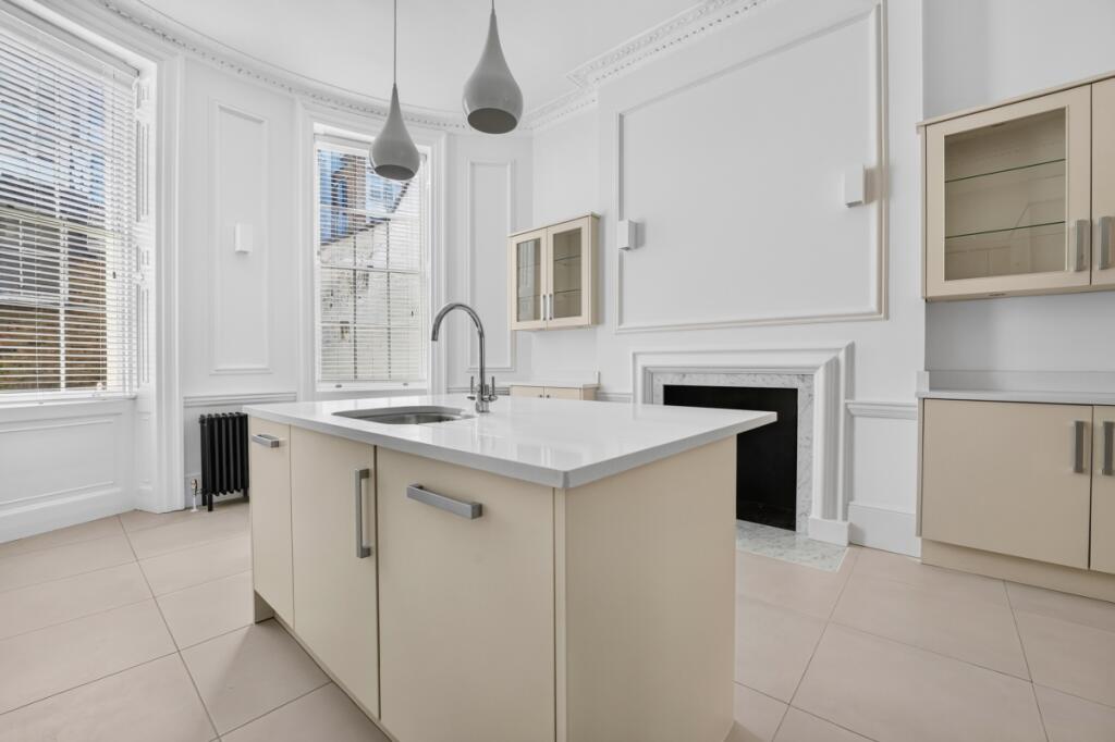 Apartment in London, City of Westminster - View 3