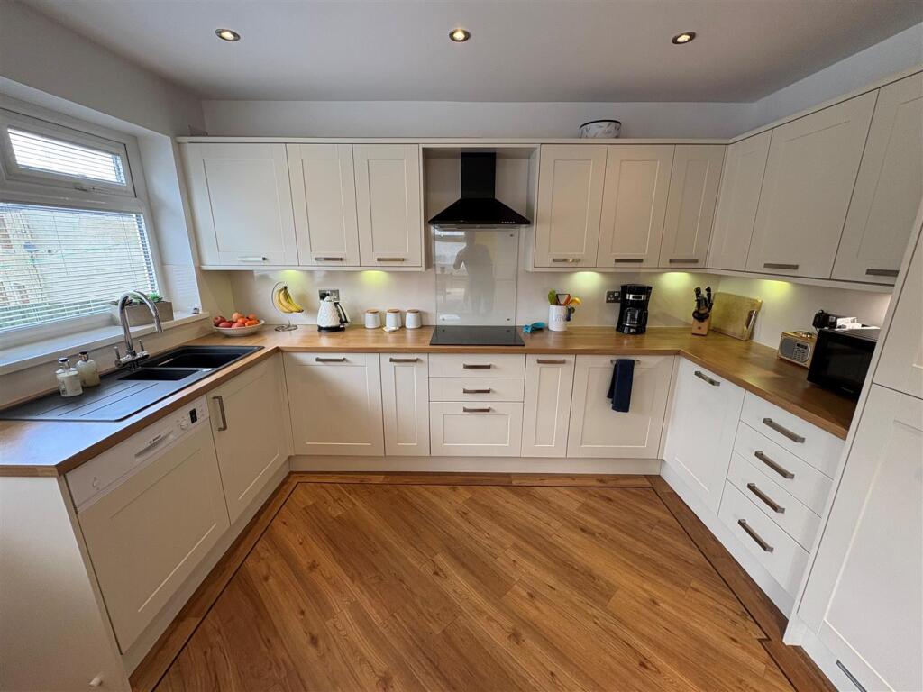 Additional image 2 of Oakleigh Avenue, Clayton, Bradford