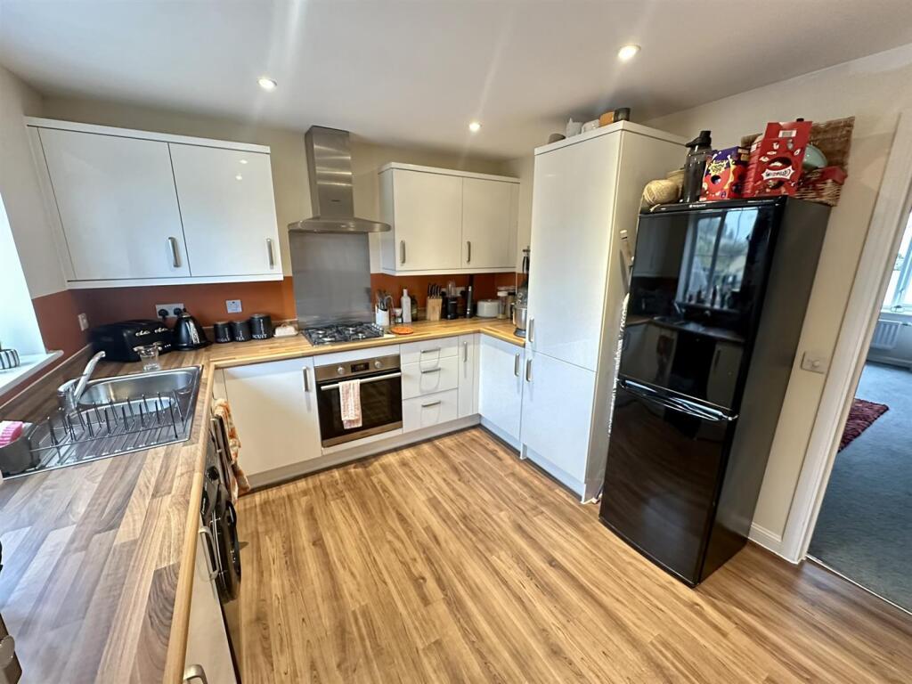 Mirabelle Road, Bishops Cleeve, Cheltenham photo 3
