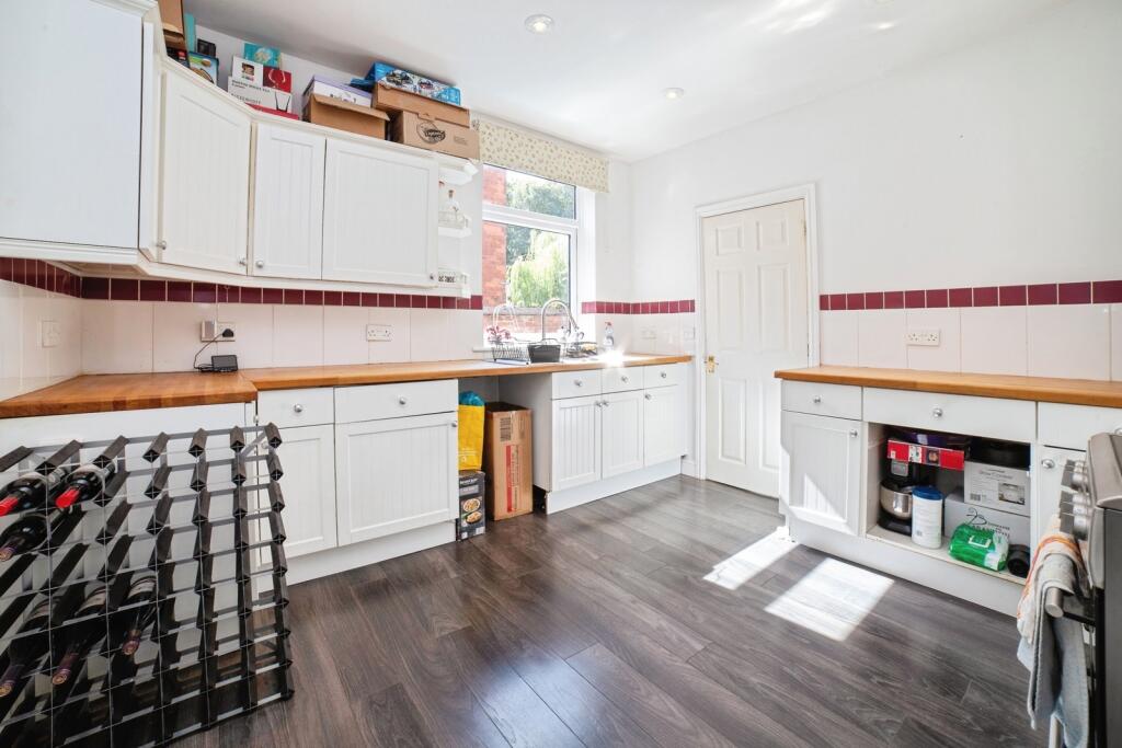 House in Mansfield, Nottinghamshire - More