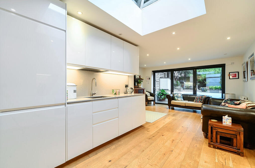 Cambridge Road North, London, W4 photo 3