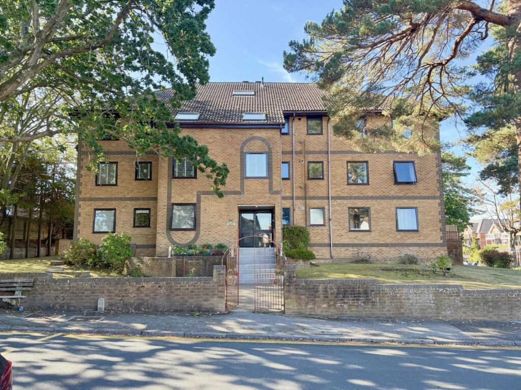 Apartment in Bournemouth - View 3