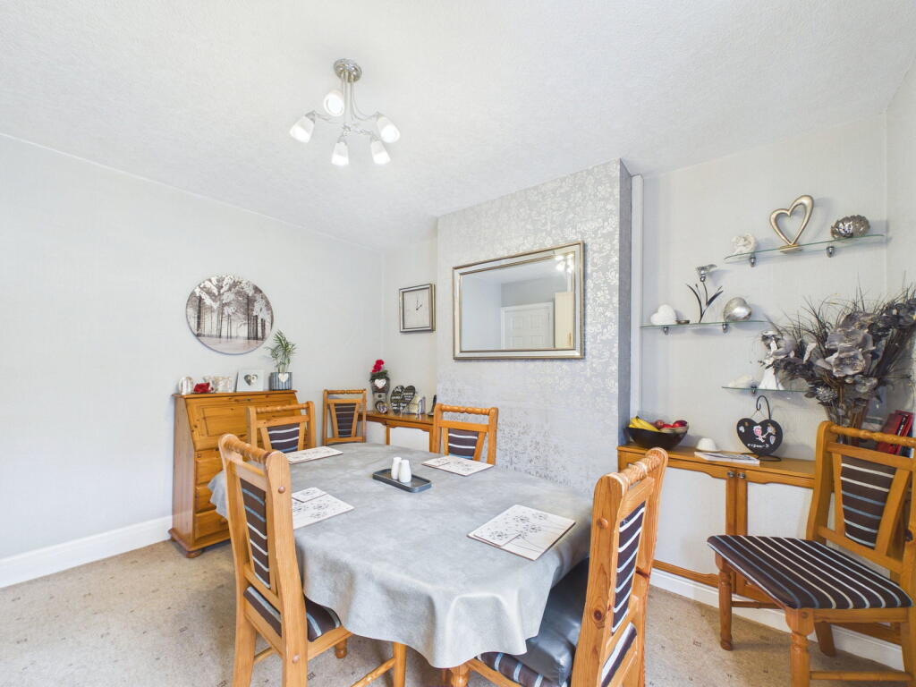 House in Torquay, Torbay - More